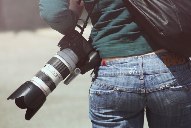 Close-up of Photographer Holding DSLR Camera with Telephoto Lens - Download Free Stock Photos Pikwizard.com