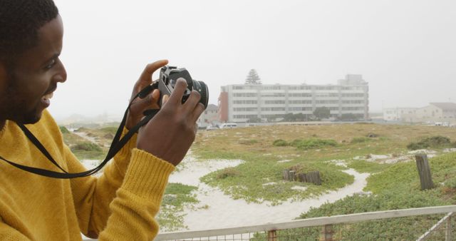 Young Man Capturing Scenic Landscape with DSLR Camera - Download Free Stock Images Pikwizard.com