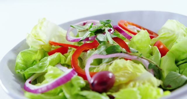 Fresh Garden Salad with Leafy Greens, Peppers, and Olives - Download Free Stock Images Pikwizard.com