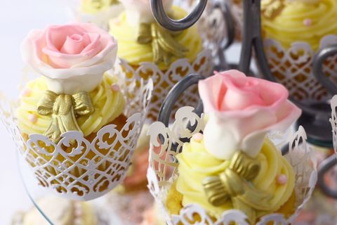 Elegant cupcakes with decorative pink roses and gold ribbons
