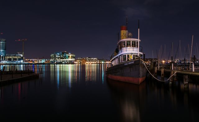Dock Waterfront City - Download Free Stock Photos Pikwizard.com