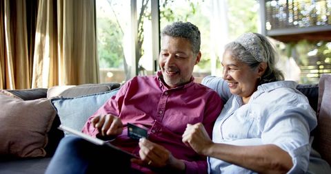 Happy Senior Couple Online Shopping with Tablet - Download Free Stock Images Pikwizard.com