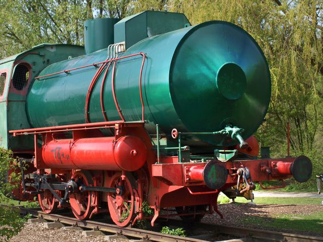 Vintage Green and Red Steam Locomotive on Train Tracks - Download Free Stock Photos Pikwizard.com