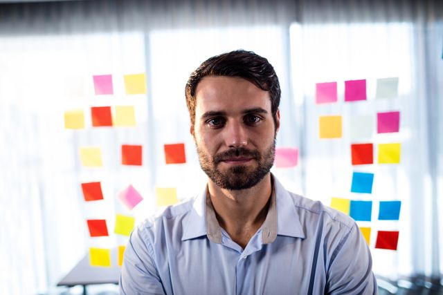 Businessman reading post it in office
