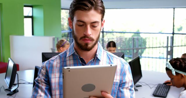 Teacher Using Digital Tablet in Technology-Focused Classroom - Download Free Stock Images Pikwizard.com