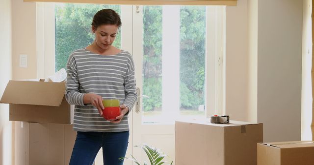 Woman Packing Housewares in Living Room While Moving - Download Free Stock Images Pikwizard.com