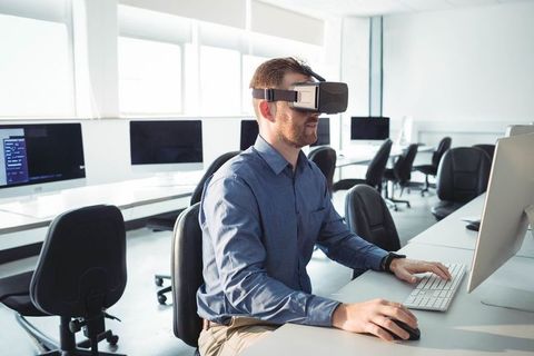 Professional Using Virtual Reality in Modern Computer Lab