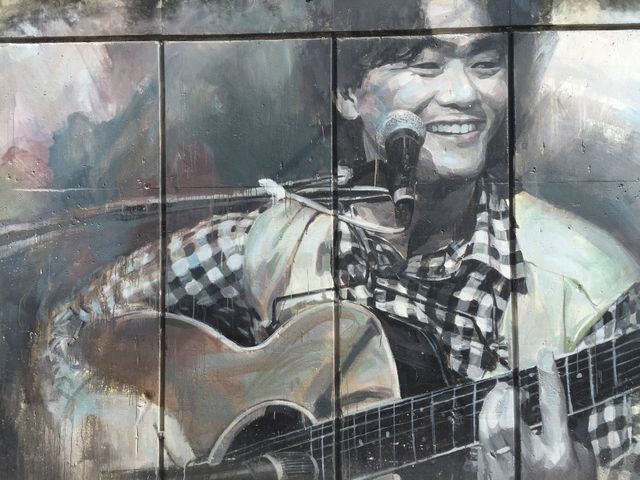 Street Art of Cheerful Guitarist Singing on Stage - Download Free Stock Photos Pikwizard.com