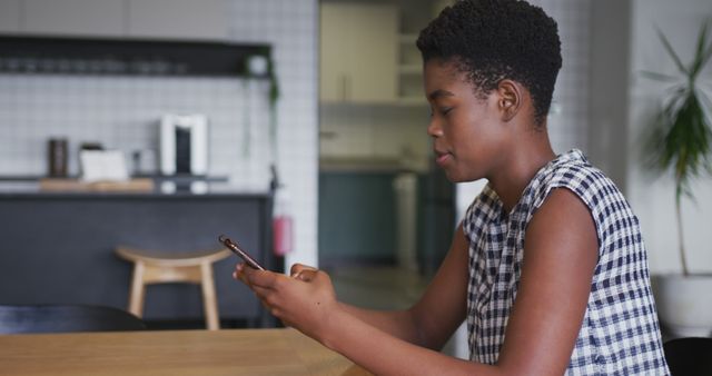 Young Woman Using Smartphone at Home in Modern Kitchen - Download Free Stock Images Pikwizard.com