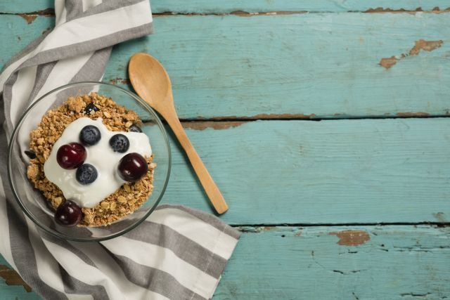 Healthy Breakfast Bowl with Granola, Yogurt, and Fresh Berries - Download Free Stock Photos Pikwizard.com