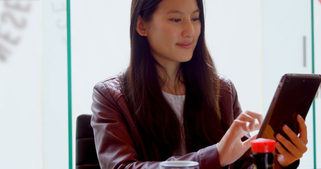 Young Woman Using Digital Tablet in Modern Cafe - Download Free Stock Images Pikwizard.com