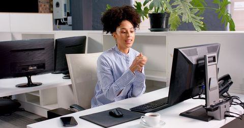 Professional Businesswoman Video Conferencing in Modern Office Environment - Download Free Stock Images Pikwizard.com