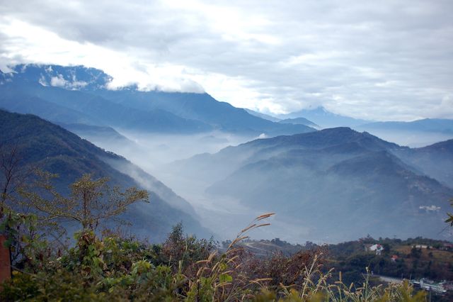 Misty Mountain Valley Under Cloudy Sky - Download Free Stock Photos Pikwizard.com