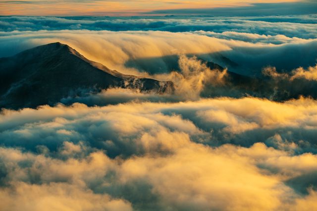 Dramatic Sunrise Over Clouds and Mountain Peaks - Download Free Stock Photos Pikwizard.com