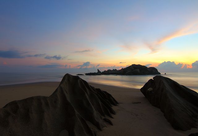 Peaceful Sunrise over Scenic Rocky Beach - Download Free Stock Photos Pikwizard.com