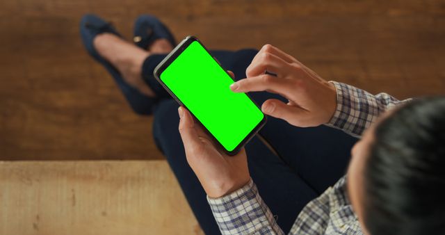 Person Using Smartphone with Green Screen Display - Download Free Stock Images Pikwizard.com