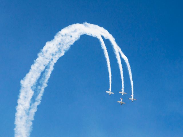 Four Aerobatic Planes Doing Looping Maneuver Leaving Vapor Trails - Download Free Stock Photos Pikwizard.com