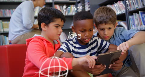 Children Exploring Technology with Smartphone in Library