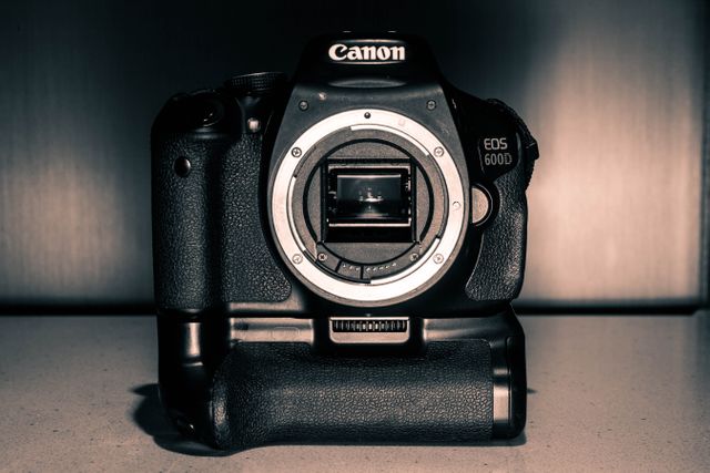 Perfect for websites, blogs, or marketing materials focused on photography equipment, camera reviews, or professional photography services. Ideal for illustrating articles on DSLR technology and camera maintenance.