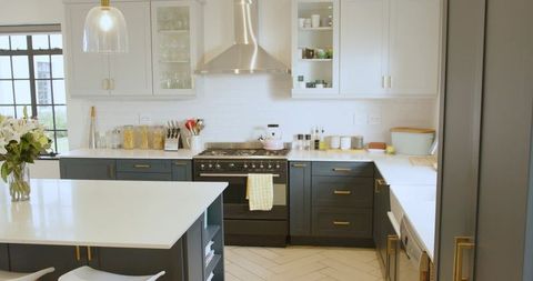 Modern Kitchen with Large Gas Range and White Marble Island