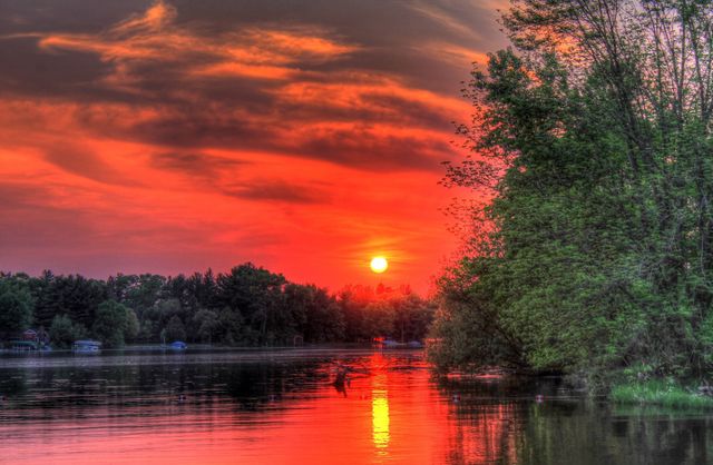 Vivid Sunset Over Serene Lake with Reflective Water - Download Free Stock Photos Pikwizard.com