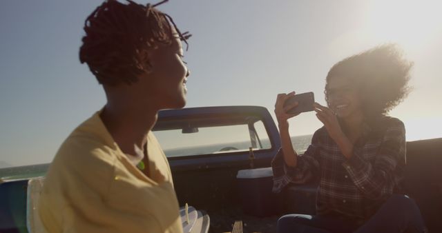 Smiling Friends on Beach Trip Capturing Memories at Sunset - Download Free Stock Images Pikwizard.com