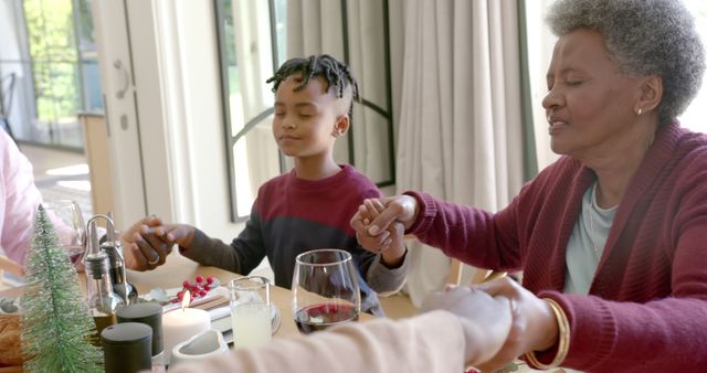 Multigenerational Family Holding Hands in Prayer at Holiday Dinner Table - Download Free Stock Images Pikwizard.com