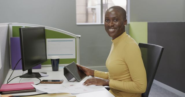 Confident Businesswoman Analyzing Charts in Modern Office - Download Free Stock Images Pikwizard.com