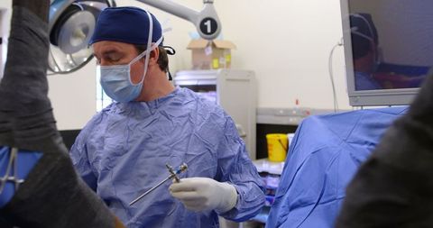 Veterinary Surgeon Performs Advanced Surgery on Horse in Clinic