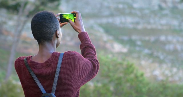 Young man taking landscape photo with smartphone in nature - Download Free Stock Images Pikwizard.com