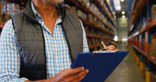 Warehouse Worker Checking Inventory with Clipboard in Large Storage Facility - Download Free Stock Images Pikwizard.com