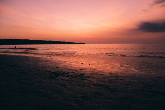 Vibrant Sunset on Tranquil Beach - Download Free Stock Photos Pikwizard.com