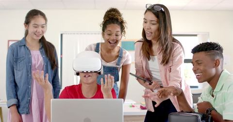 Teenagers Enthralled by Virtual Reality in Classroom Experience