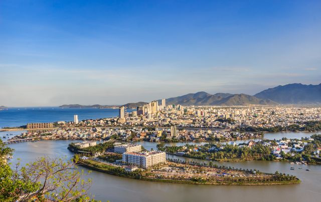Panoramic View of Coastal City with Mountains in Background - Download Free Stock Photos Pikwizard.com