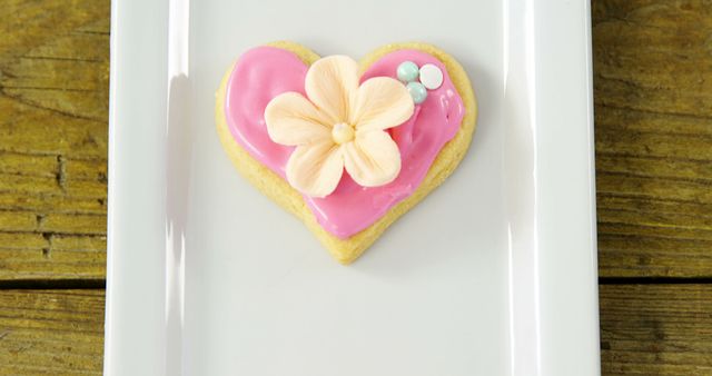 Heart-Shaped Cookie with Pink Icing and Flower Decoration - Download Free Stock Images Pikwizard.com