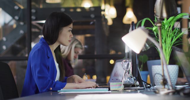 Focused Businesswoman Using Computer in Modern Office - Download Free Stock Images Pikwizard.com