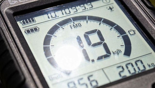 High-contrast bicycle lcd speedometer displaying 19 kph semi-circular gauge close-up