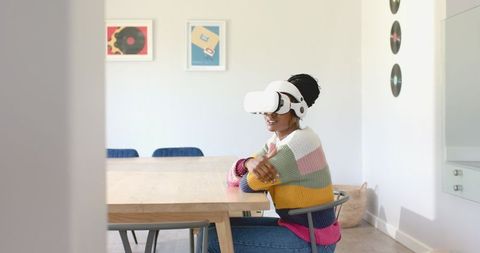 Woman Wearing VR Headset Experiencing Virtual Reality at Home - Download Free Stock Images Pikwizard.com
