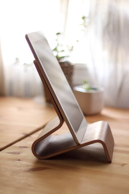 Elegant Wooden Tablet Stand on Wooden Table in Sunlit Room - Download Free Stock Photos Pikwizard.com
