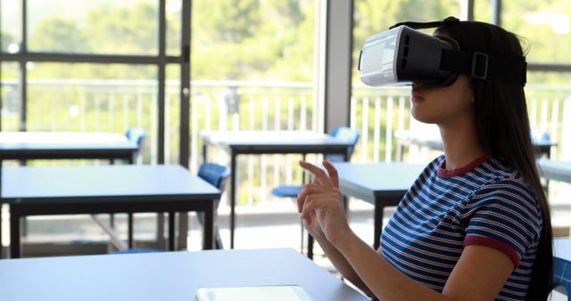 Female Student Using Virtual Reality Headset in Classroom - Download Free Stock Images Pikwizard.com