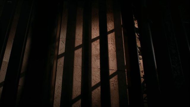 Abstract Shadow Patterns from Vertical Bars