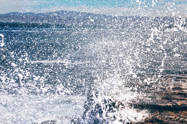 Crashing Ocean Waves with Splashes - Download Free Stock Photos Pikwizard.com