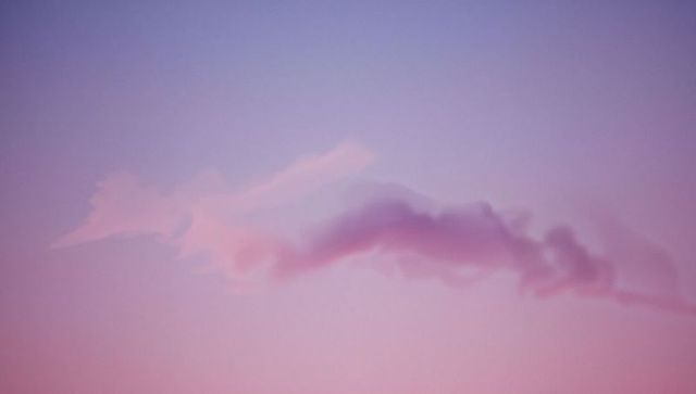 Pastel Cloud in Dawn Sky with Smooth Gradient and Serene Atmosphere