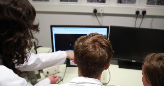 Diverse male and female students looking at computer in medical lab - Download Free Stock Photos Pikwizard.com