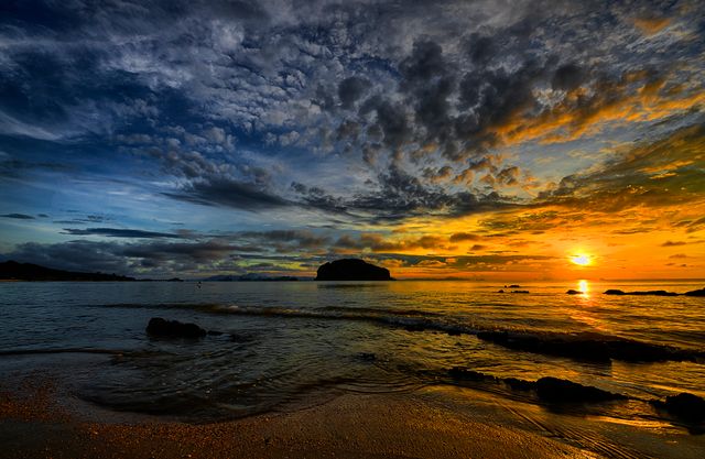 Serene Tropical Beach During Vibrant Sunset - Download Free Stock Photos Pikwizard.com