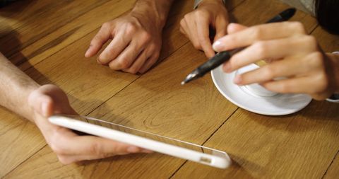 Business Discussion Over Smartphones and Coffee at Wooden Table - Download Free Stock Images Pikwizard.com