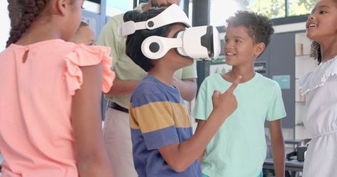 Children Experiencing Virtual Reality in Classroom Activity
