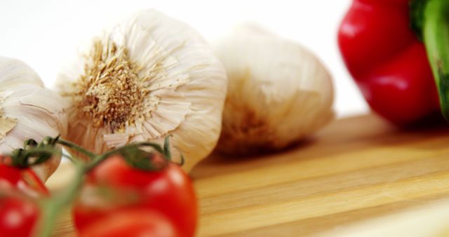 Fresh Garlic with Vine Tomatoes and Bell Pepper on Wooden Board - Download Free Stock Images Pikwizard.com