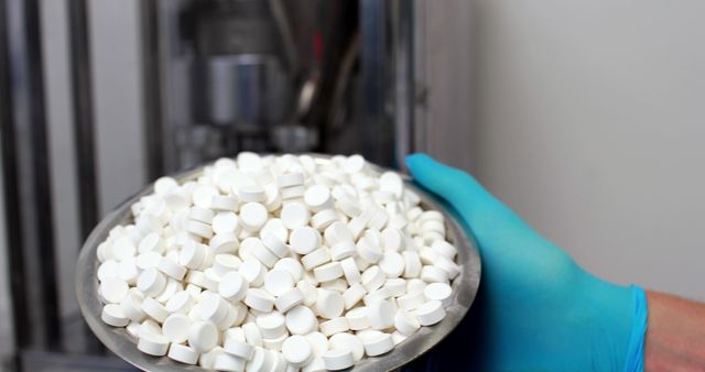 Pharmacist Holding Metal Tray of White Pills in Laboratory - Download Free Stock Images Pikwizard.com