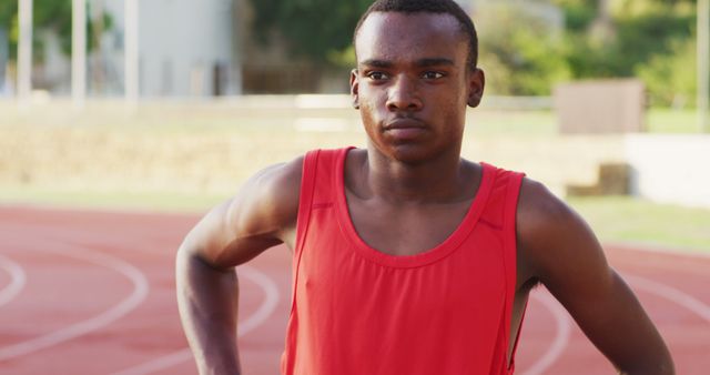 Thoughtful african american male athlete looking away at empty stadium - Download Free Stock Photos Pikwizard.com